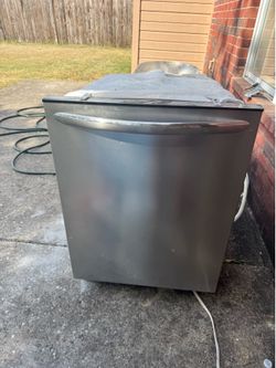 FRIGIDAIRE DISHWASHER