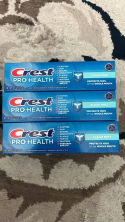 3 Crest toothpaste clean mint, 4.3oz