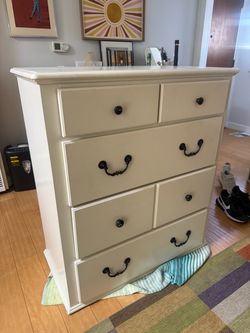 White 5-Drawer Tall Dresser / Chest of Drawers