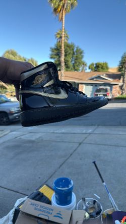 Jordan 1 Retro High Black Metallic Gold (2020)