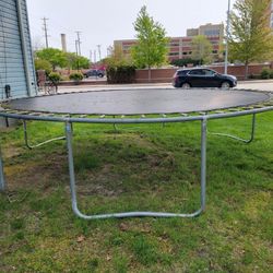12FT TRAMPOLINE 