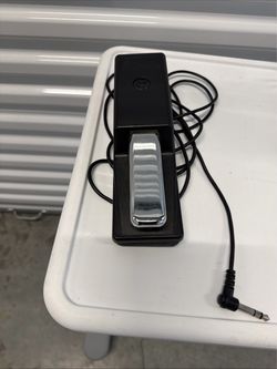 Roland DP-10 Piano-Style Sustain/Damper Pedal for Electronic Keyboard  Excellent