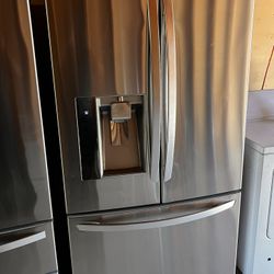 LG Stainless Steel Bottom Freezer Fridge 
