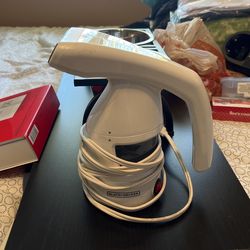 Black + Decker Easy Garment Steamer