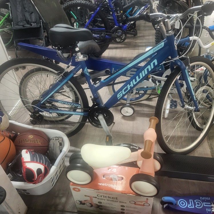 Schwinn Hydro 700,,Aluminum Bike  Brand New 