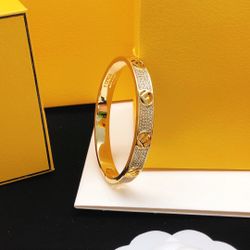 Fendi Letter Hollow Bracelet Inlaid With Crystal