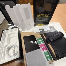iPhone 11 Pro Max Box withBrand New Factory Leaflets Apple Logo Stickers Lightening Cable Heavy Duty OtterBox Defender Case Holsters Screen Protector 