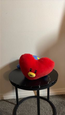 BT21 Tata Laying Down