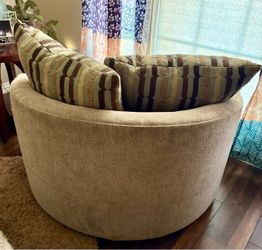 Swivel Chair with Pillows