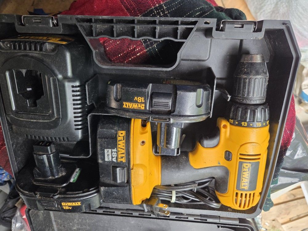 18 V Dewalt Batter Drill And Charger