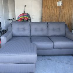 Grey Couch With Pull Out Bed 