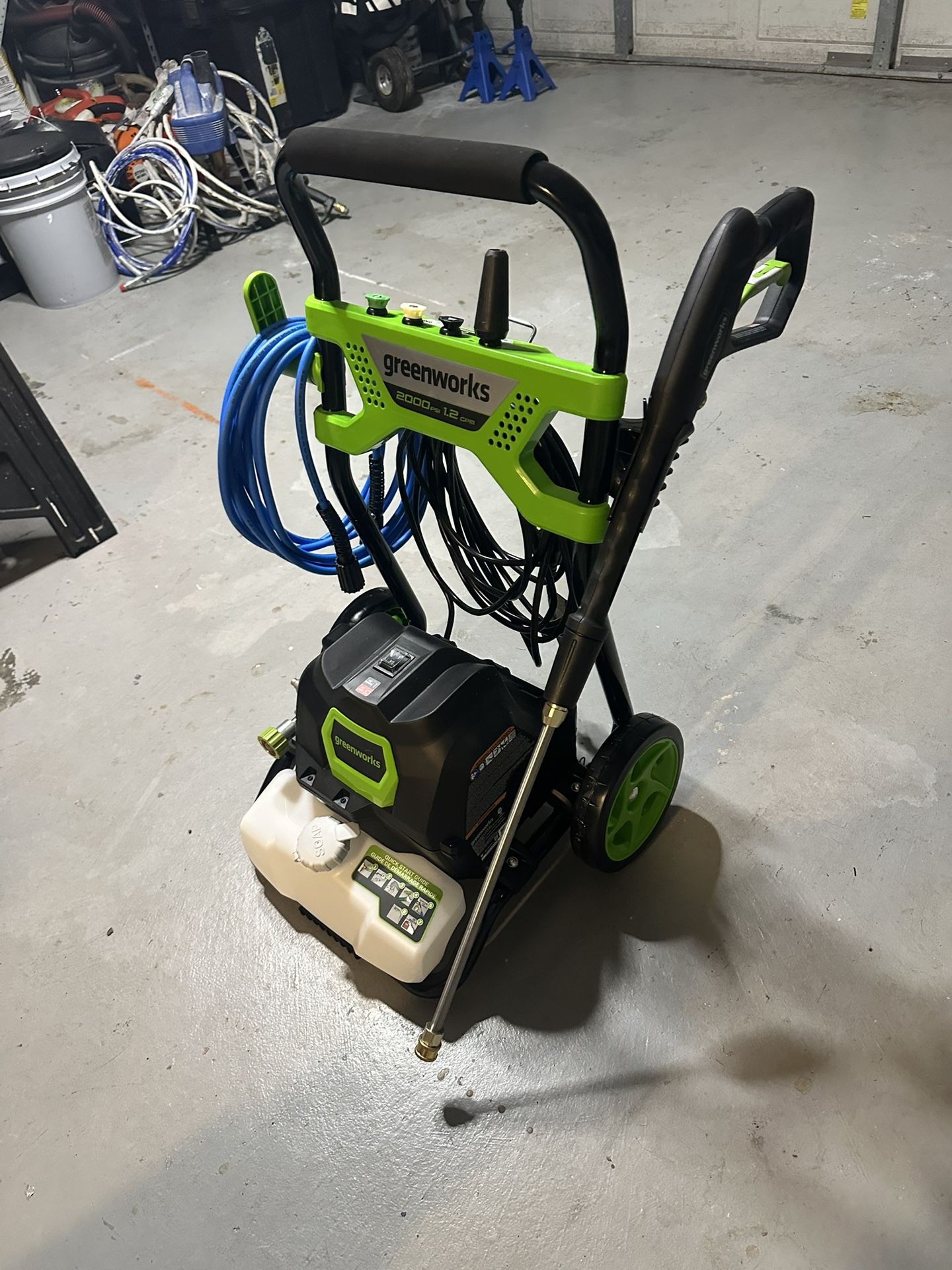 2000 Psi Greenworks Power washer