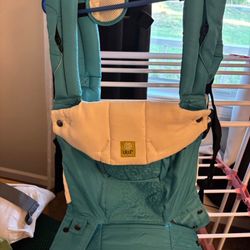 LILLIEbaby Carrier