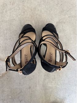 IDIFU Black Ankle Strap Chunky Heels with Back Zipper - Size 6.5