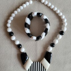 Vintage 1980's Black/White Plastic Necklace And Bracelet