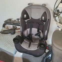 Safety First Car Seat Nice Shape Delivery Available