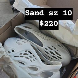 Yeezy Runner Sand