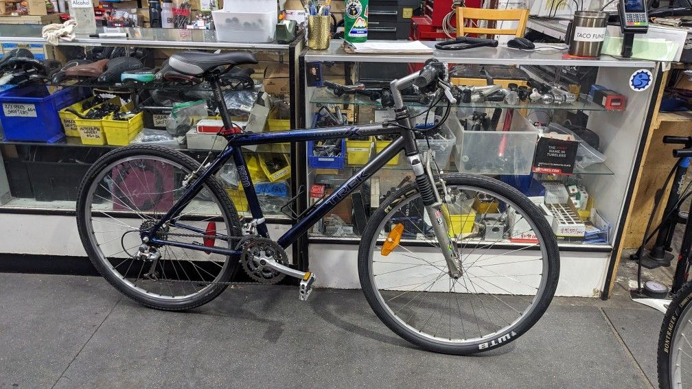 TREK 6500 Mountain Bike