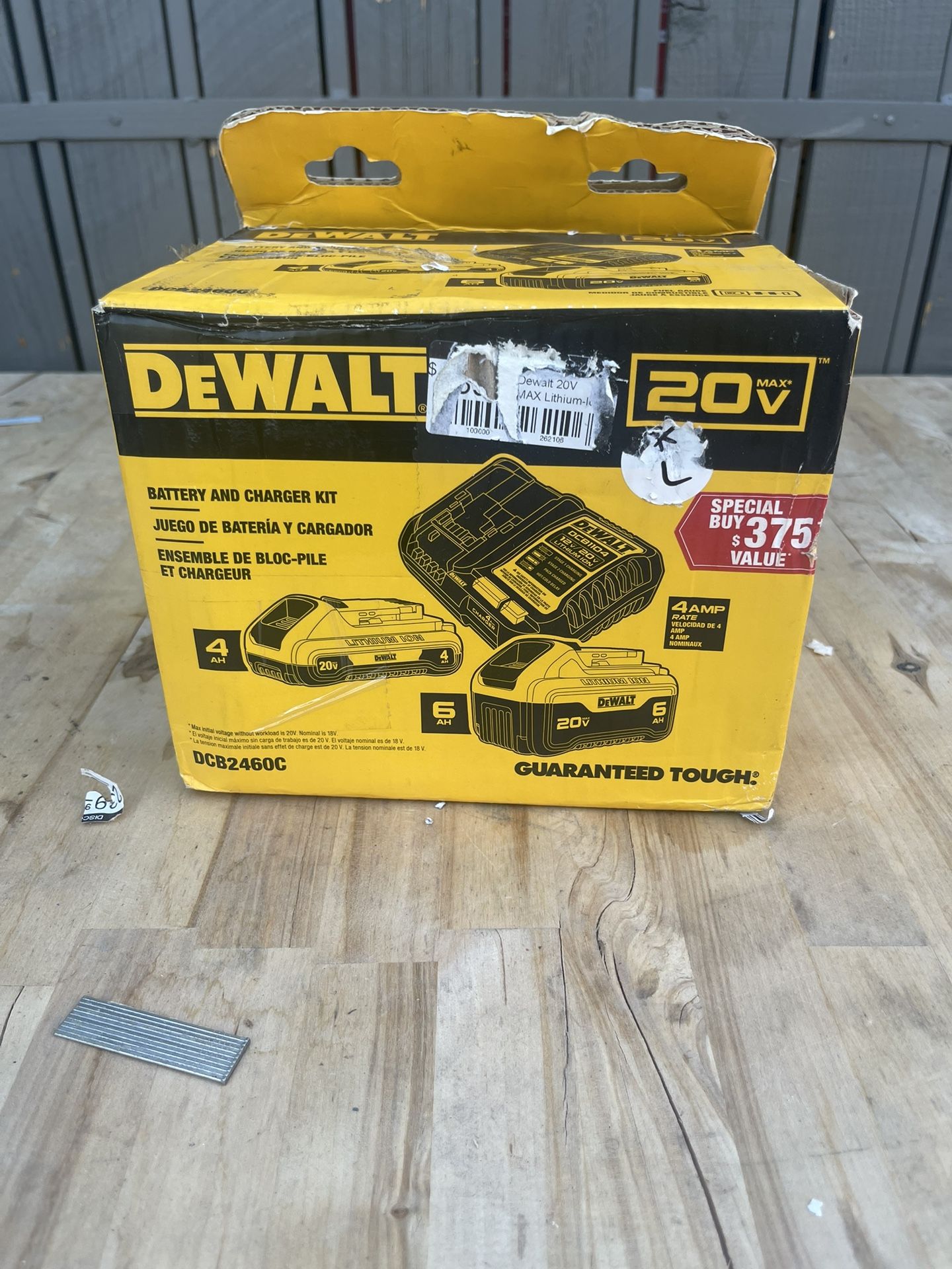 DEWALT 20V MAX Lithium-Ion 6.0Ah and 4.0Ah Battery and Charger Starter Kit