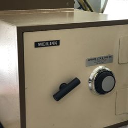 Meilink Wall Safe
