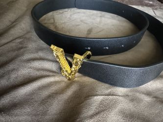 V-E-R-S-A-C-E Gold Buckle Belt Black Color Size 42.5/108cm