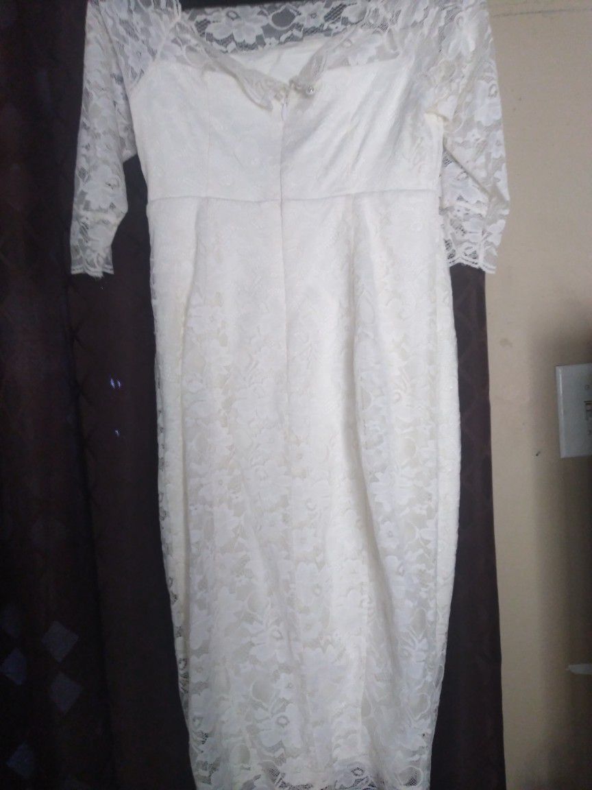Beautiful Party Dress,  Casual Wedding dress Lace Off The Shoulder Cream Color From Torrid It Says Size 10 But According To Torrid Size Chart 14