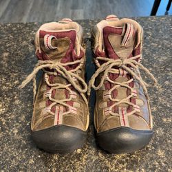 Keen Women’s Hiking Boots Size 8
