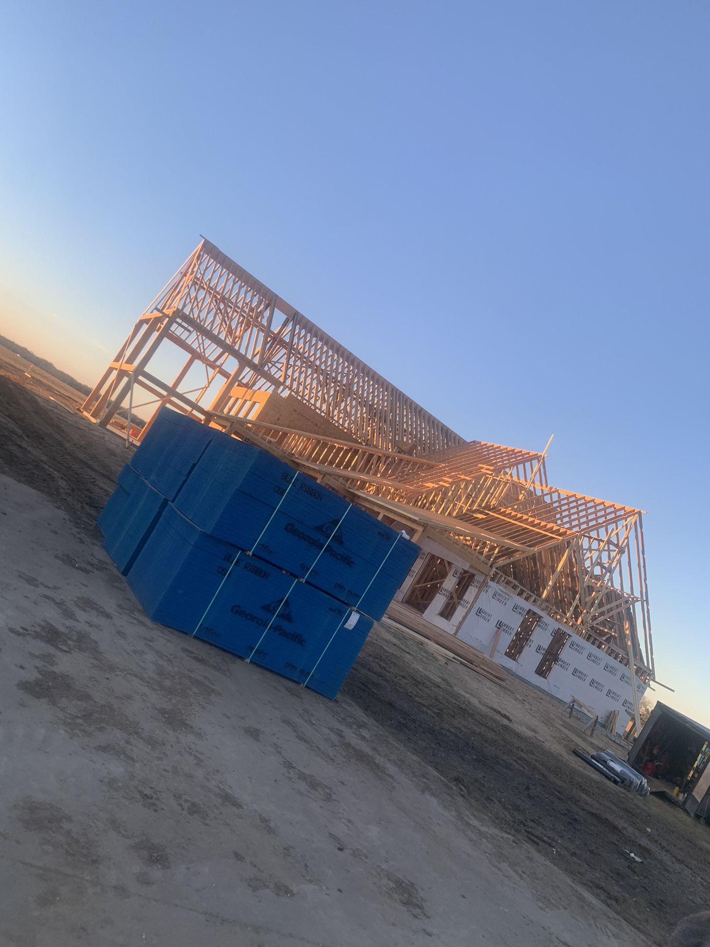 Roof Decking, sheathing plywood And Put Paper