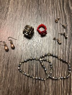 7 Piece Jewelry Set 3 Pairs Earrings, 2 Rings, 2 Bracelets