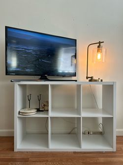 White 6-Cube Storage Organizer / TV Stand