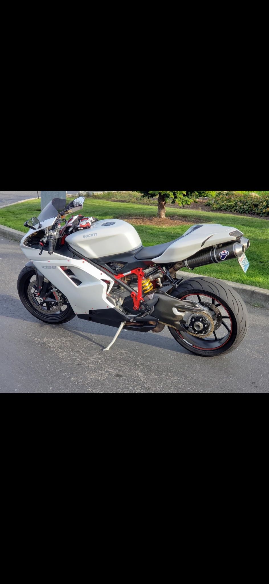 Factory Fairing ( white ) Off a 2008 Ducati 1098S