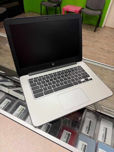Hp Chromebook 15 with Charger VV