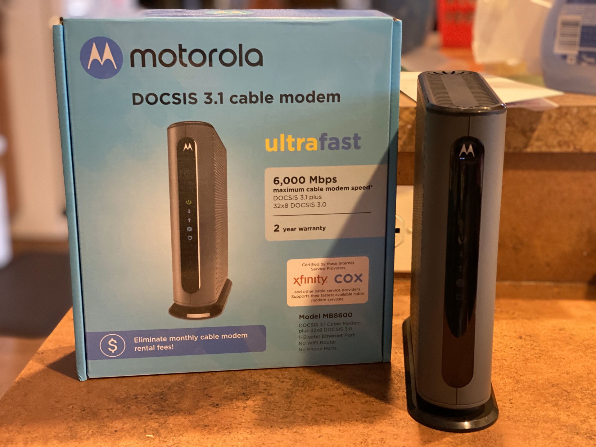 Motorola OCSIS 3.1 cable modem/Works with Xfinity, Spectrum, Cox and other hi-speed internet providers