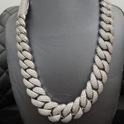 REAL SILVER WITH MOISSANITE- 20 MM CUBAN CHAIN
