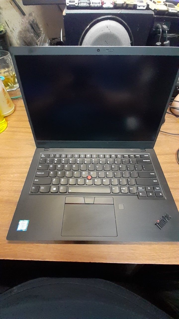Like New Lenovo Thinkpad x1 carbon I7 8th Gen 500gb Ssd 16gb 1.90gz Touchscreen win 11