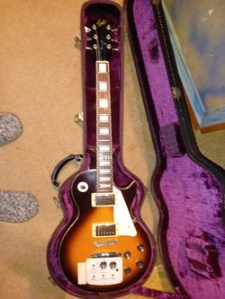 Vintage Lyle Guitar with Built-in Effects
