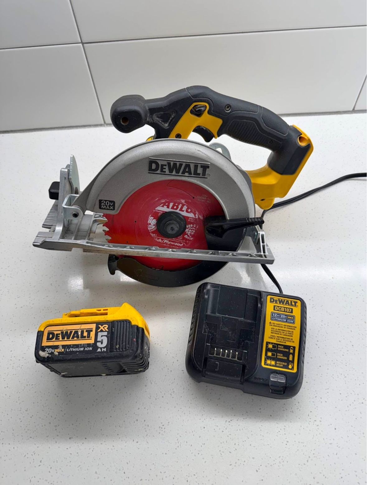 DEWALT DCS391 MAX Cordless 6-1/2 in. Circular Saw with (1) 20V 5.0Ah Battery, and Charger, great condition