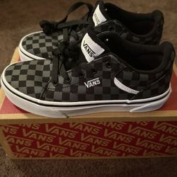 Kids vans brand new never worn size 2y
