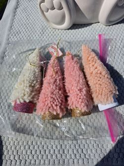 Tree ornaments. New x4
