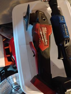 Kobalt Rachet No Charger But 1 Battery, Milwaukee Grinder No Charger But 1 Battery 