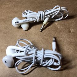 Samsung And Apple Earphones 