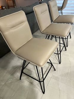 Counter height dining chairs/bar stools