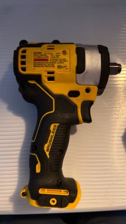 DeWalt 1/2 inch impact wrench. Plus 5 ah battery (12v) and charger