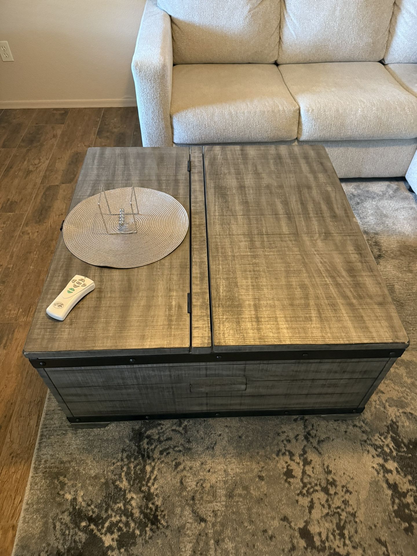 Avalon Lift Cocktail Table