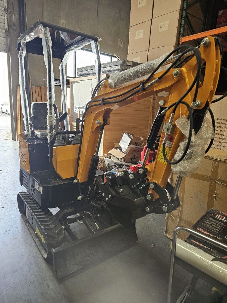 Briggs & Stratton 13.5HP Gas Powered Excavator Digger With Hydraulic Thumb