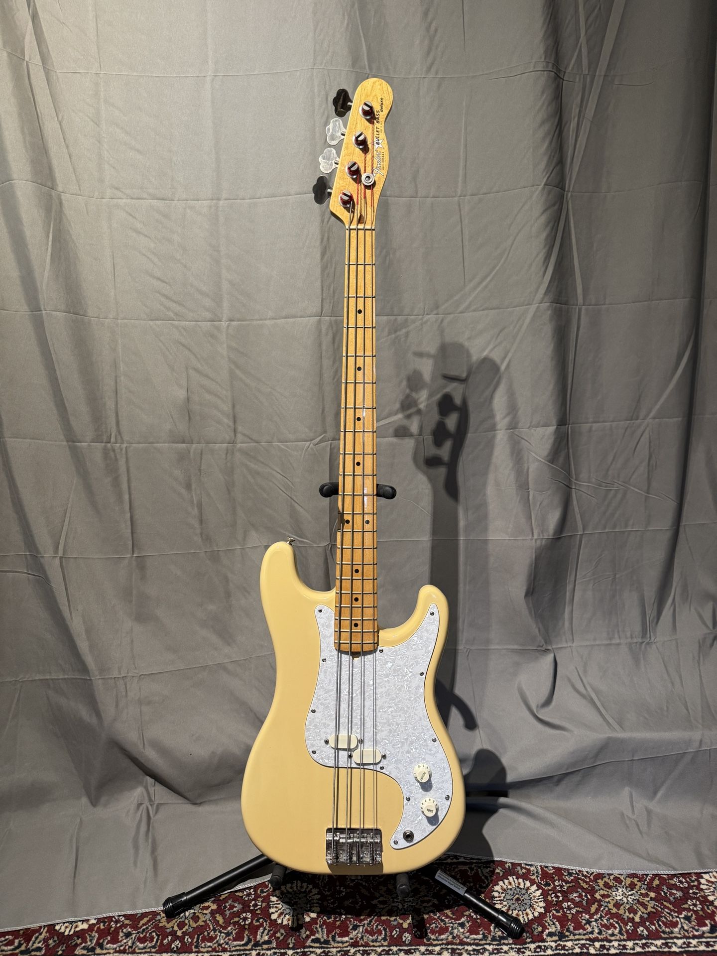 ベース Fender USA Bullet Bass Deluxe Fender Bullet Bass Deluxe (B-34) Mocha 1983 – Chicago Music Exchange