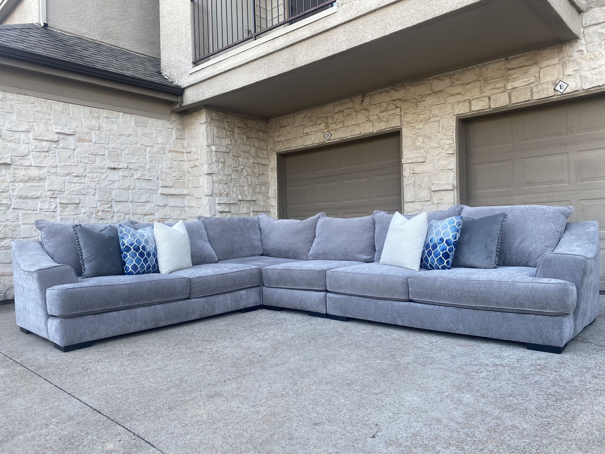 Briar Crossing Sectional
