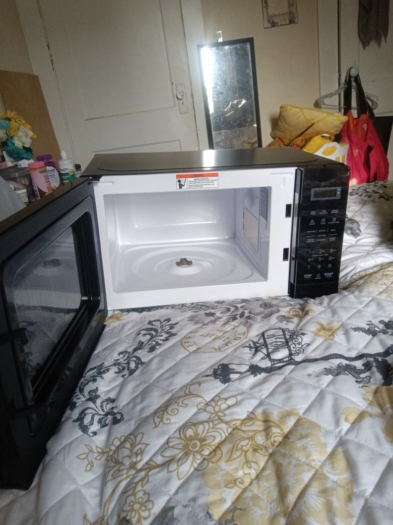 Like New BLACK DECKER Digital Microwave Oven $75 for Sale in Phoenix, AZ -  OfferUp