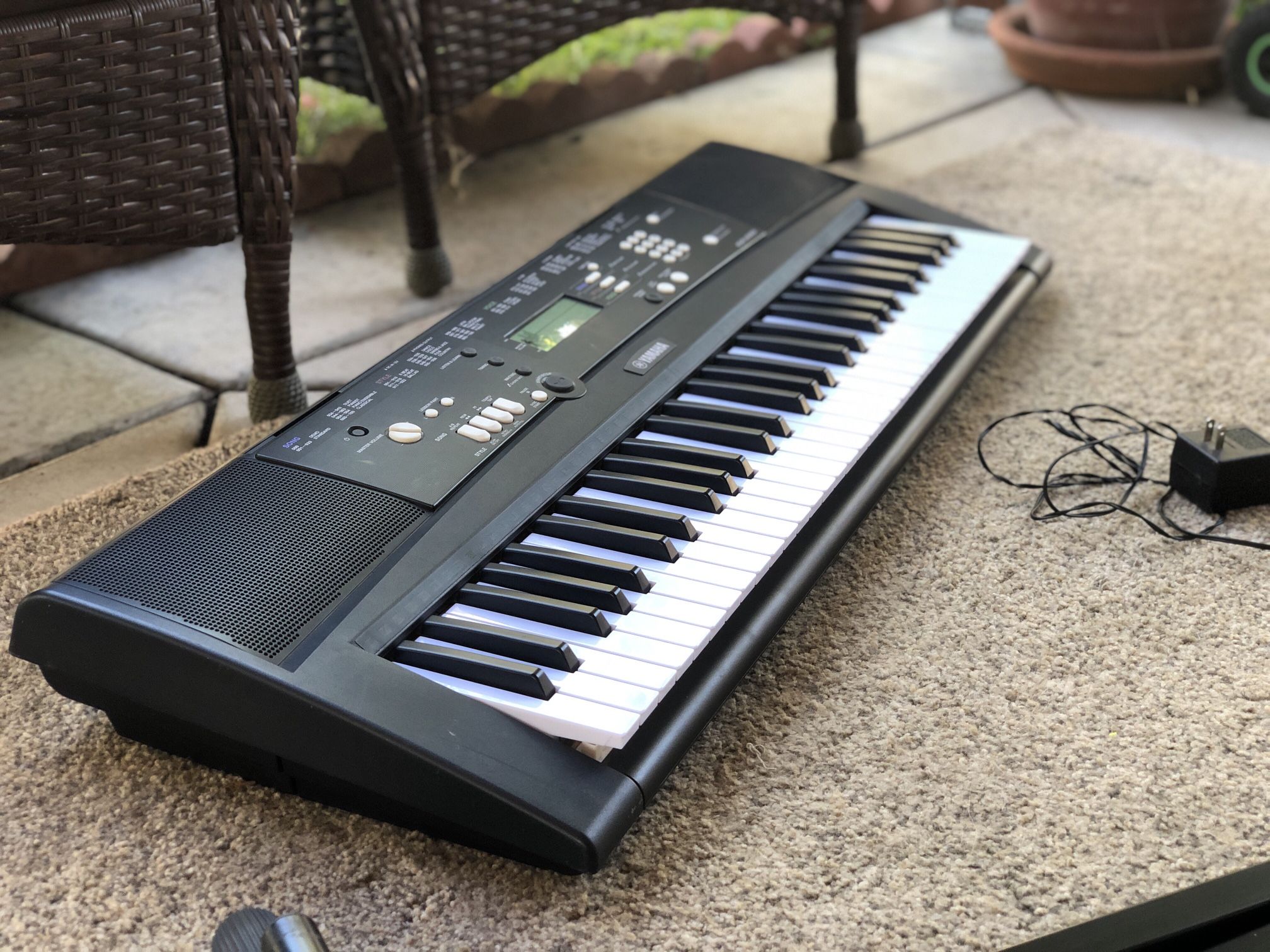 Yamaha EZ220 Lighted Key Portable Digital Piano