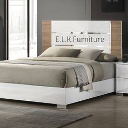 BED FRAME WITH TWO-TONE DESIGN 